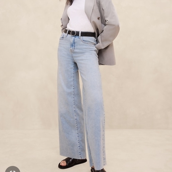 Banana Republic Denim - Banana Republic Light Wash Petite Wide-Leg Jeans
